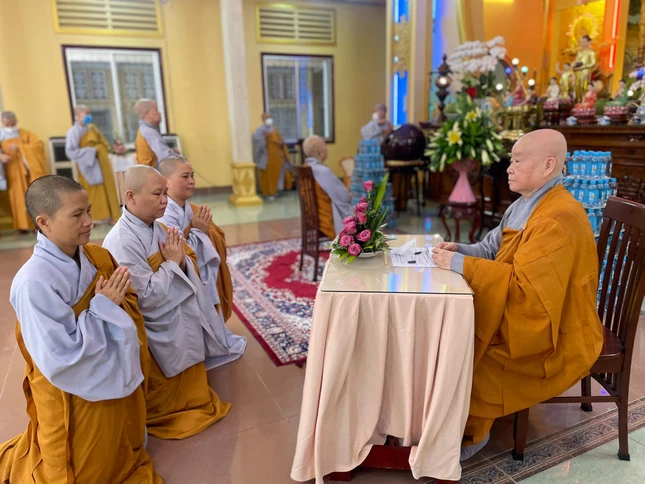 Chư Ni tác pháp đại chúng An cư kiết hạ