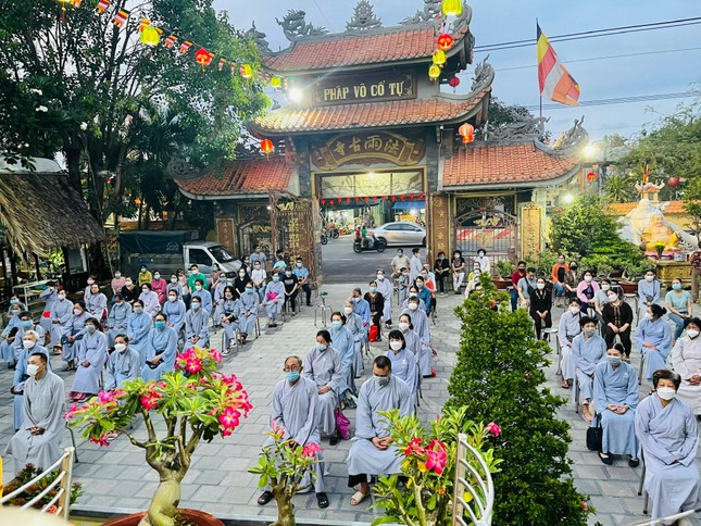 Phật tử về dự thuyết pháp "Ý nghĩa Phật đản"