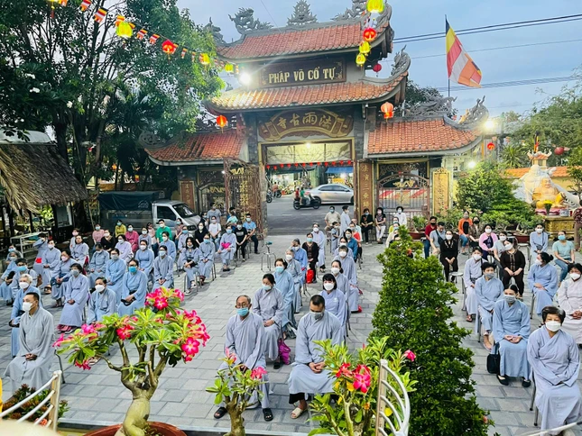 Phật tử về dự thuyết pháp "Ý nghĩa Phật đản" Phật tử về dự thuyết pháp "Ý nghĩa Phật đản"