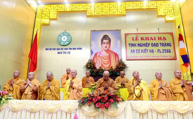 Chư tôn đức chứng minh