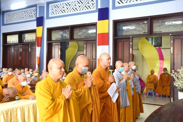 Đại diện hành giả phát nguyện tu tập