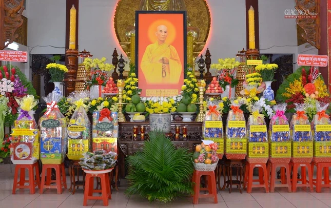 Di ảnh Bồ-tát Thích Quảng Đức tại thiền viện Quảng Đức