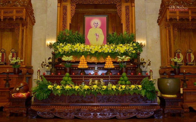 Di ảnh Bồ-tát Thích Quảng Đức tại Việt Nam Quốc Tự