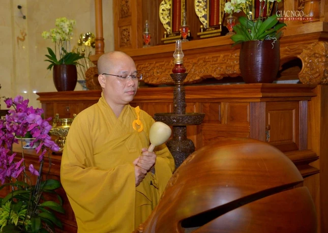 Thực hiện nghi lễ tưởng niệm tại Tổ đường Việt Nam Quốc Tự