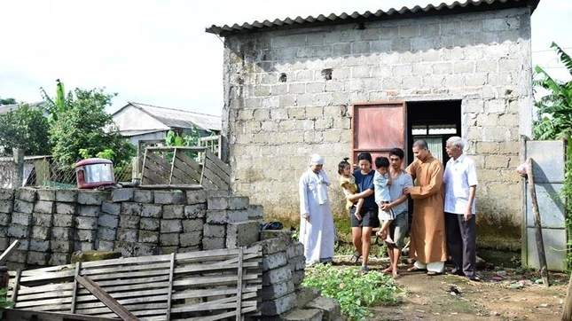 Khảo sát xây nhà tình thương hỗ trợ gia đình khó khăn