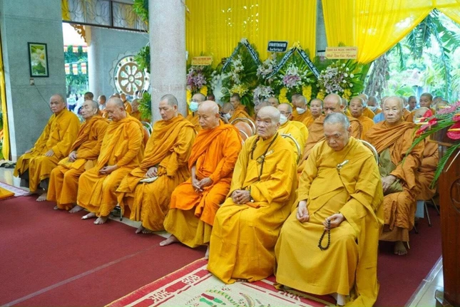 Chư tôn đức tham dự lễ truy niệm