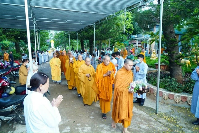 Chư tôn đức tiễn biệt Trưởng lão Hòa thượng Thích Giác Thanh