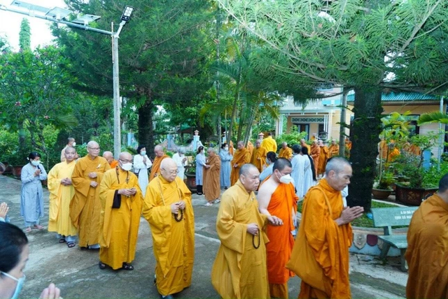 Chư tôn đức tiễn biệt Trưởng lão Hòa thượng