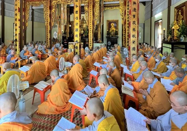 Chư Ni đã vân tập đông đủ về các trú xứ An cư tập trung và thực hiện kiểm Ni, trì tụng kinh Di giáo, bố-tát tụng giới Chư Ni đã vân tập đông đủ về các trú xứ An cư tập trung và thực hiện kiểm Ni, trì tụng kinh Di giáo, bố-tát tụng giới