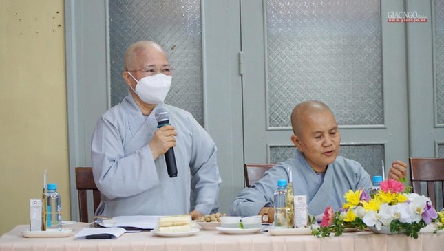 Ni trưởng Thích nữ Như Thảo điều hành buổi họp của Phân ban Ni trưởng Thích nữ Như Thảo điều hành buổi họp của Phân ban