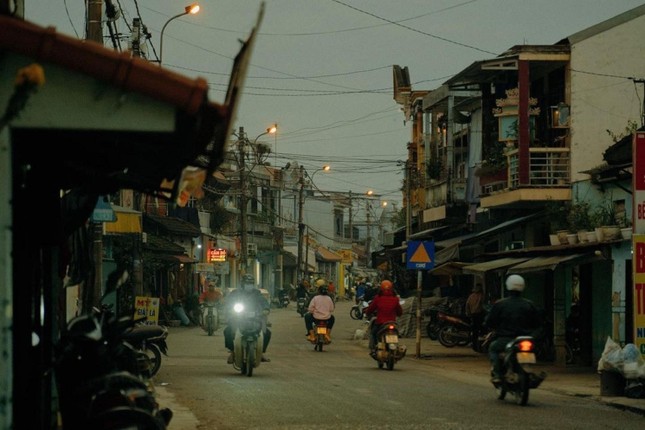 Các ngôi nhà cao tầng đang mọc lên phá vỡ cảnh quan phố cổ