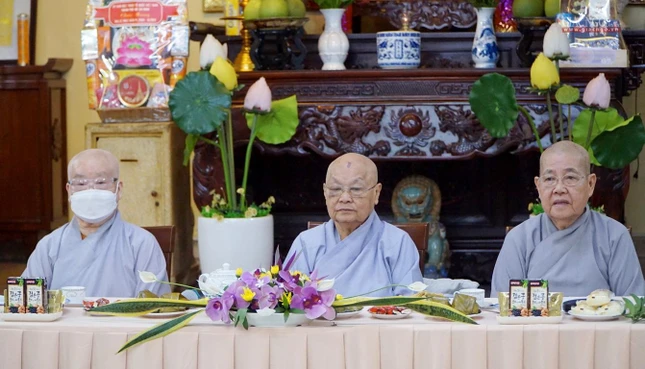 Chư Ni trưởng Thường trực Phân ban Ni giới Trung ương