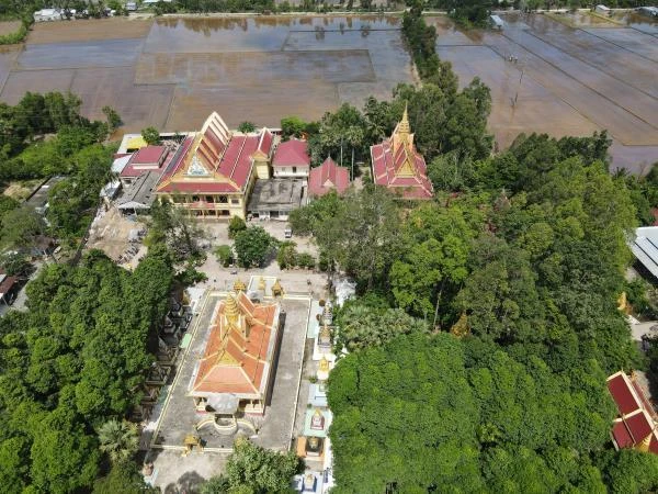 Tổng thể chùa Sóc Xoài