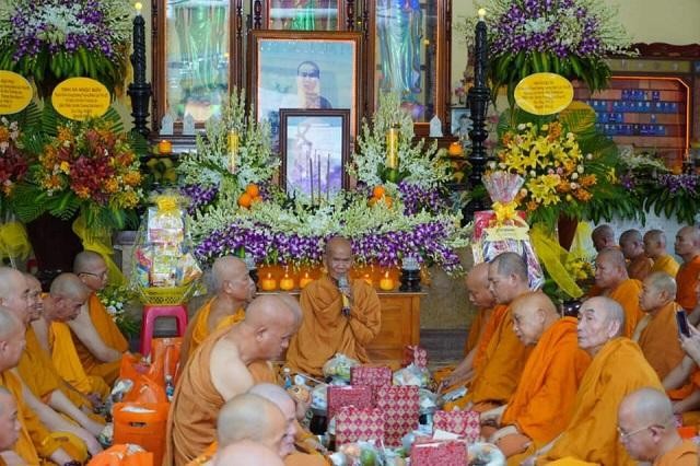 Trưởng lão Hòa thượng Thích Giác Tường, Ủy viên Thường trực Hội đồng Chứng minh ban đạo từ tại lễ tưởng niệm cố Trưởng lão Hòa Thích Giác Phải Trưởng lão Hòa thượng Thích Giác Tường, Ủy viên Thường trực Hội đồng Chứng minh ban đạo từ tại lễ tưởng niệm cố Trưởng lão Hòa Thích Giác Phải