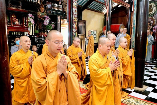 Đại đức Thích Thiện Thanh tác bạch cúng dường Đại đức Thích Thiện Thanh tác bạch cúng dường