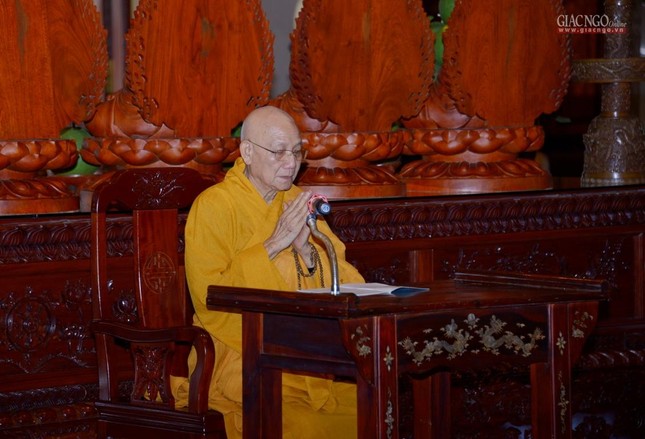 Hòa thượng Thích Minh Thông, Phó ban Trị sự kiêm Trưởng ban Giáo dục Phật giáo GHPGVN TP.HCM đã trùng tuyên giới Tỳ-kheo và Bồ-tát