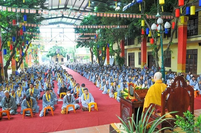 Đông đảo Phật tử đạo tràng Pháp Hoa tham gia tu Bát Quan trai giới Đông đảo Phật tử đạo tràng Pháp Hoa tham gia tu Bát Quan trai giới