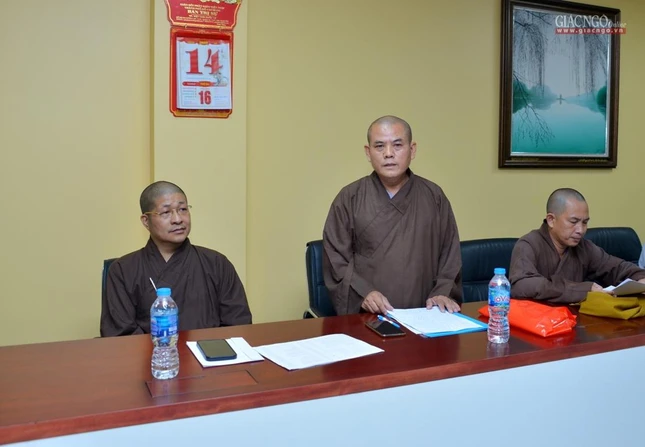 Đại đức Thích Thuần Tại báo cáo hoạt động Phật sự của Ban