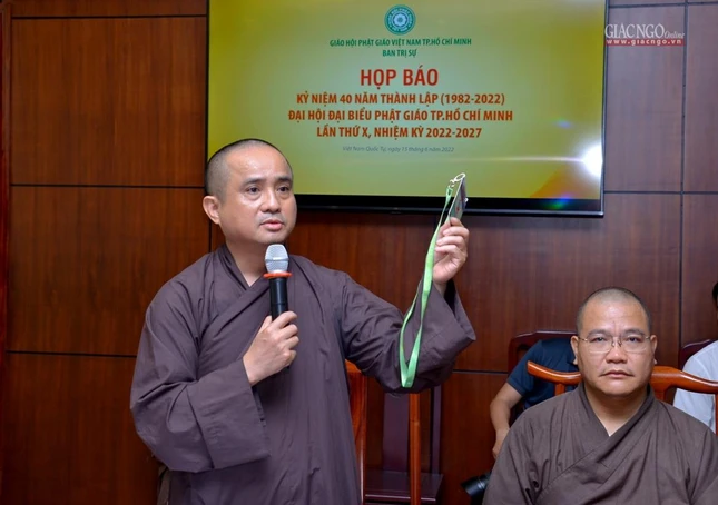 Thượng tọa Thích Tâm Hải cũng thông tin đến phóng viên báo đài về cách thức tác nghiệp tại Đại hội đại biểu Phật giáo TP.HCM