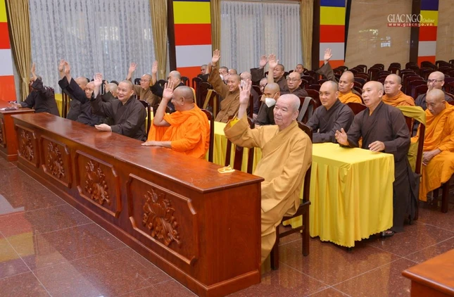 Chư tôn đức Ban Trị sự biểu quyết các hoạt động chuẩn bị cho đại hội