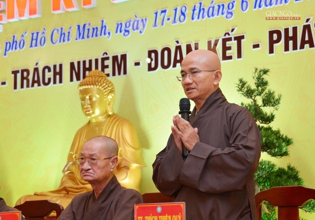 Thượng tọa Thích Thiện Quý, thay mặt Ban Thư ký đã báo cáo tiến độ các công tác chuẩn bị đại hội