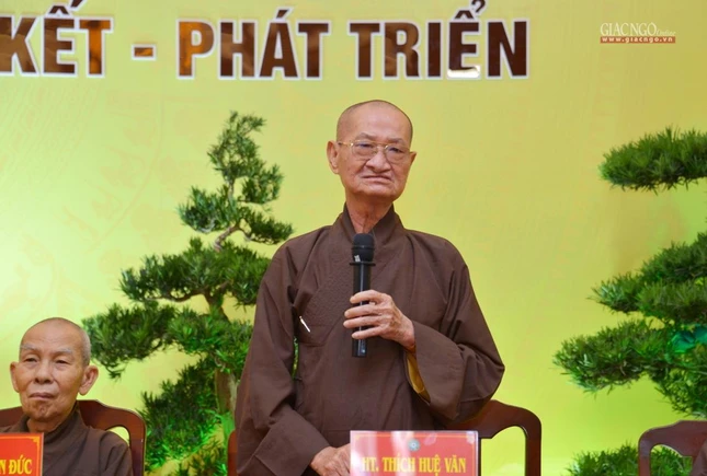 Hòa thượng Thích Huệ Văn phát biểu tại buổi họp