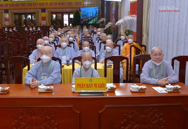 Đại biểu Ni tham dự