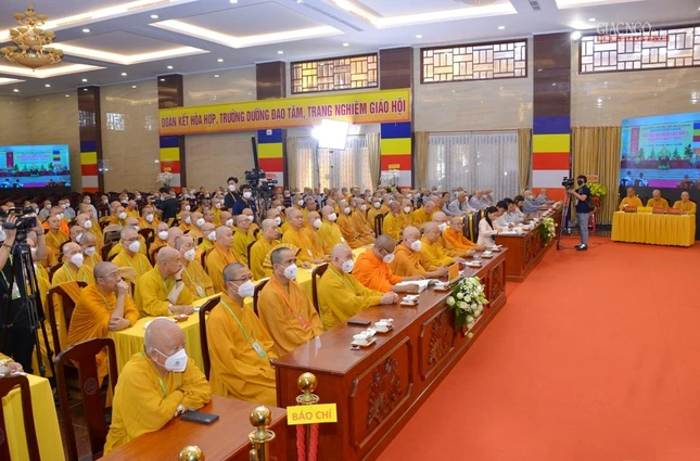 Đại biểu tham dự phiên trù bị chiều 17-6