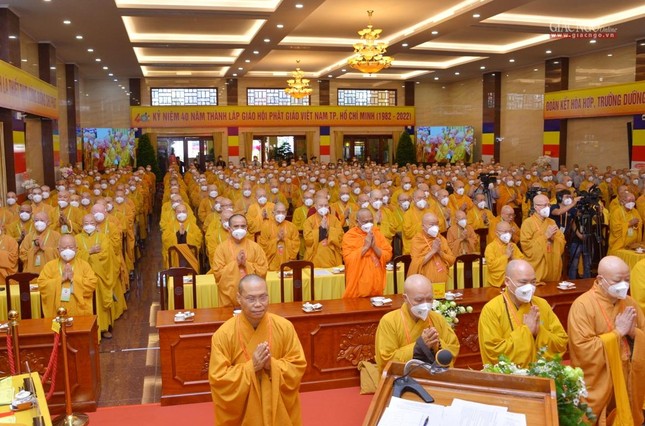 Chư tôn đức đại biểu trong nghi thức chào Quốc kỳ, Đạo kỳ