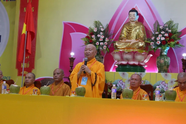 Hòa thượng Thích Nguyên Phước ban đạo từ