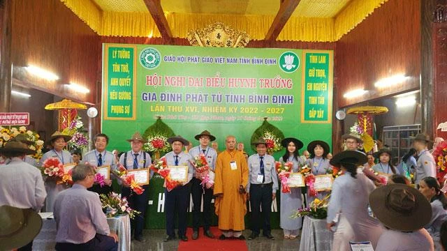 Ghi nhận công đức của thành viên Ban Hướng dẫn Phân ban Gia đình Phật tử tỉnh Ghi nhận công đức của thành viên Ban Hướng dẫn Phân ban Gia đình Phật tử tỉnh