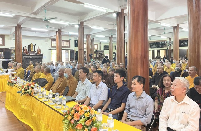 Đại diện các cơ quan, chư tôn đức, Tăng Ni sinh tham dự Đại diện các cơ quan, chư tôn đức, Tăng Ni sinh tham dự