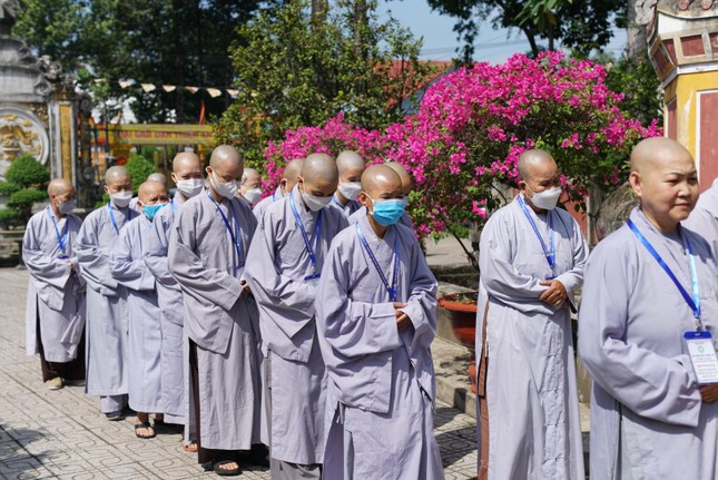 Giới tử đến đăng ký lưu trú