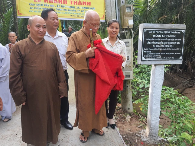 Cầu Rạch Cây Me được đưa vào sử dụng