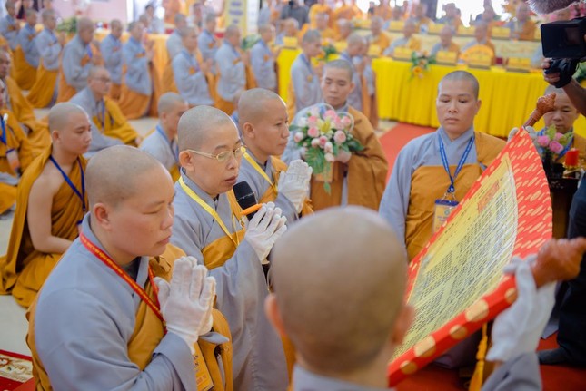 Cung an chức sự Hội đồng Thập sư Ni