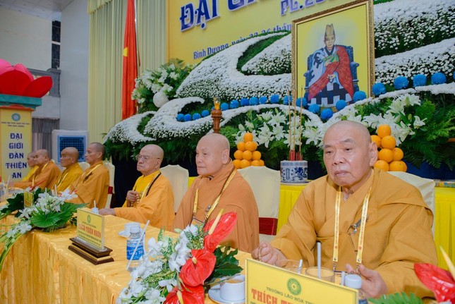 Chư tôn đức chứng minh