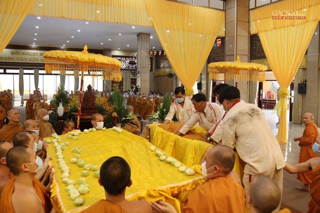 Lễ nhập kim quan tại Giác linh đường