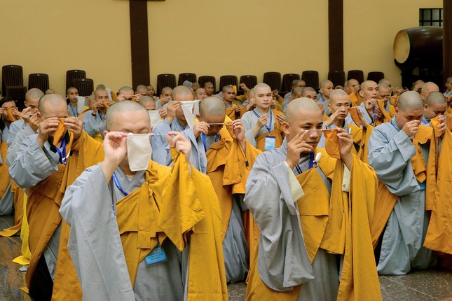 Giới sư nhận đảy lọc nước Giới sư nhận đảy lọc nước