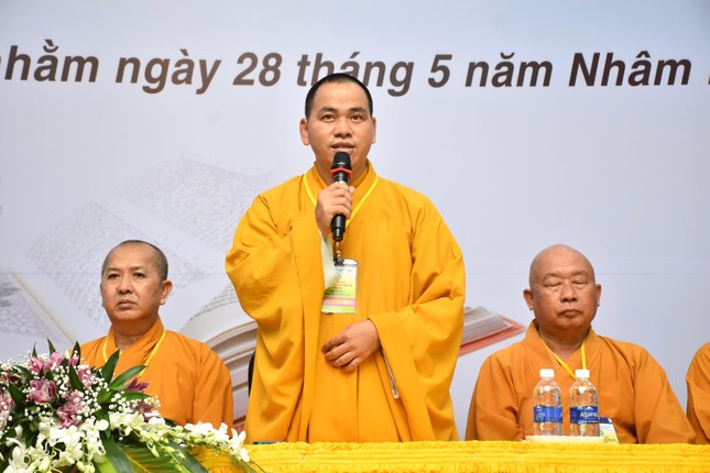 Thượng tọa Thích Thiện Thông phát biểu tại hội thi