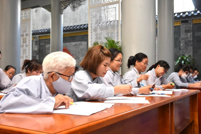 Phật tử nhiều lứa tuổi tham gia hội thi