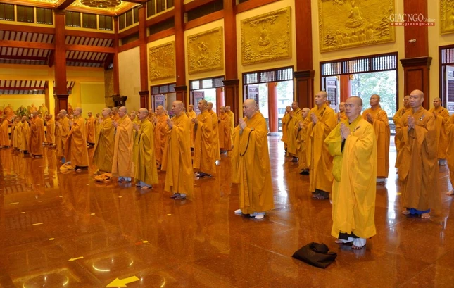 GHPGVN TP.HCM mỗi tháng tổ chức 2 kỳ bố-tát chung cho chư Tăng trong mùa An cư kiết hạ