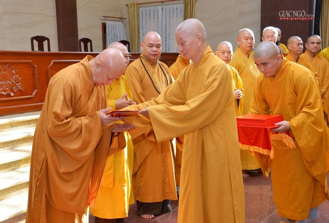Trao quyết định đến Hòa thượng Thích Lệ Trang, Trưởng ban Trị sự GHPGVN TP.HCM Trao quyết định đến Hòa thượng Thích Lệ Trang, Trưởng ban Trị sự GHPGVN TP.HCM