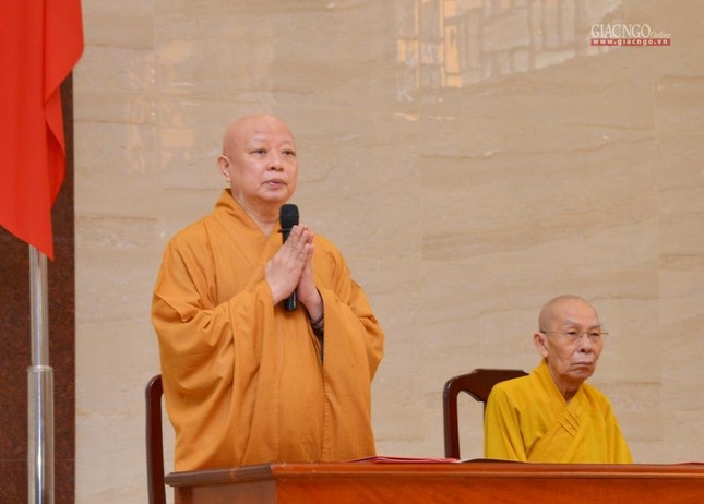 Hòa thượng Thích Lệ Trang, Trưởng ban Trị sự GHPGVN TP.HCM phát biểu tại buổi họp đầu tiên của toàn Ban Trị sự Hòa thượng Thích Lệ Trang, Trưởng ban Trị sự GHPGVN TP.HCM phát biểu tại buổi họp đầu tiên của toàn Ban Trị sự