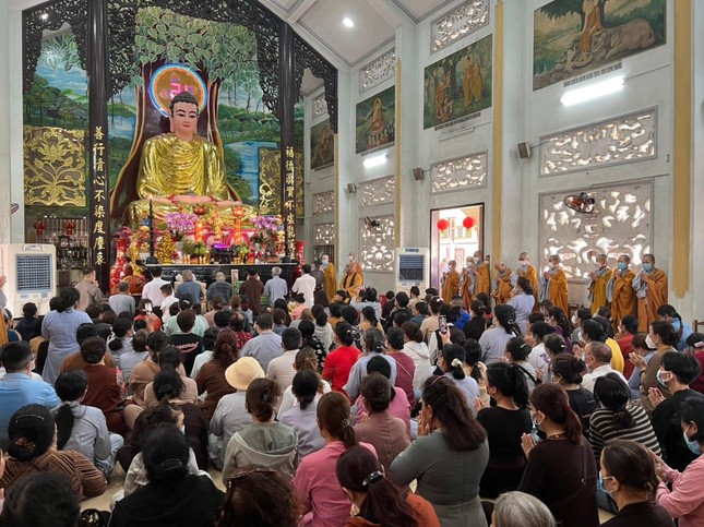 Phật tử chùa Thường Quang cúng dường 10 trường hạ tỉnh, thành phố