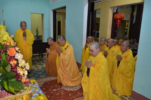 Thành kính đảnh lễ trước Giác linh Trưởng lão Hòa thượng