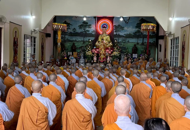 Phân ban Ni giới Trung ương GHPGVN tổ chức 5 đoàn đến thăm, cúng dường chư Ni hành giả