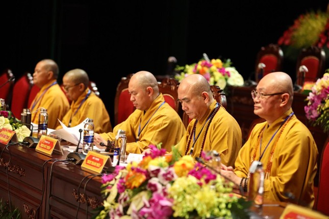 Chư tôn đức chủ tọa đoàn