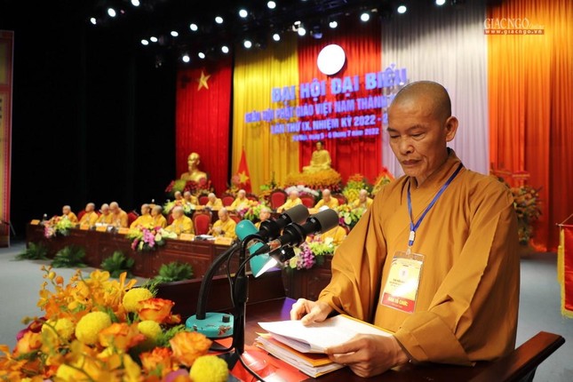 Đại đức Thích Đạo Phong, Chánh Thư ký Ban Trị sự GHPGVN TP.Hà Nội trình chương trình hoạt động Phật sự