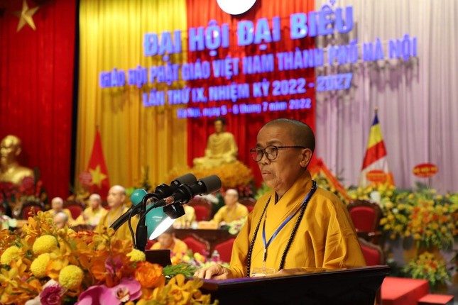 Hòa thượng Thích Thanh Chính trình danh sách nhân sự tân Ban Trị sự GHPGVN TP.Hà Nội nhiệm kỳ 2022-2027