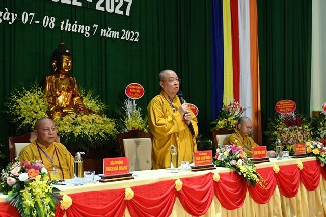 Hòa thượng Thích Thanh Nhiễu phát biểu tại đại hội